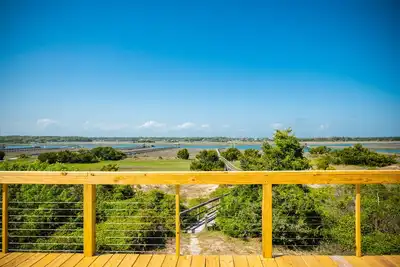 Image de Sound Bite: Ocean View Home with Dock on Eastern Channel!