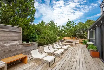 Image de Walk to Amagansett Beach From this Bright Home