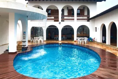 Image de Beautiful 6 Bedroom House, Pool, Barbecue - Enseada - Guarujá