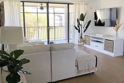 Image de ✨Remodeled Beach Condo 2/2. . just a few steps away from the beach 🏖