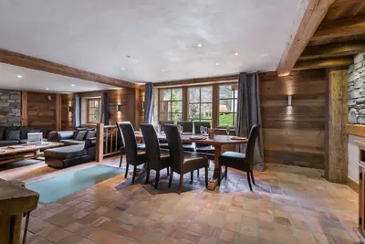 Image de Chalet Traditionnel à Méribel avec Jacuzzi, Sauna et Accès Direct aux Pistes