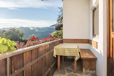 Image de Appartement \"Peterbühl\" dans un paysage pittoresque avec vue sur les montagnes, balcon et jardin