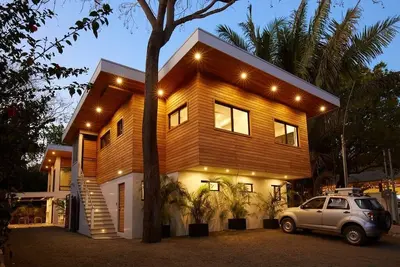 Image de Location, location. Studio Apt #1 is walking distance to shops, gym, surf and yo