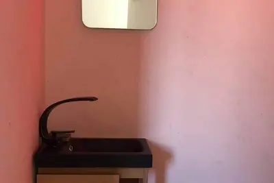 Image de Studio meublé à 10min de Paris! Jardin commun, parking intérieur gratuit
