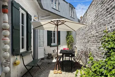 Maison Plein Sud sur Cour. 4 étoiles. 3 Ch. 2 Sdb. 200m Plage & Commerces.