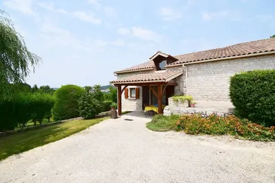 Image de Gîte Pouchalou à Tournon d'Agenais, grand parc