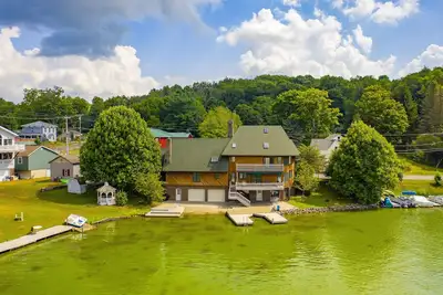 Image de Immaculate & Spacious Lakefront Home / Intsa: griffinslanding_x_findley_lake