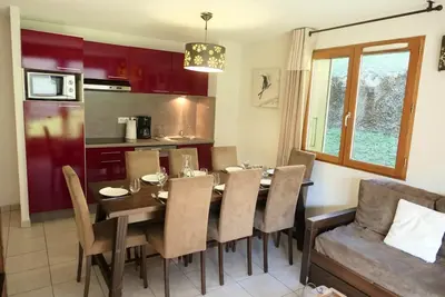 Image de 3ème étage, piscine, balcon, parking, télévision, casier à ski, 50m², Saint Gervais