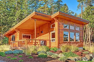 Image de Snug Harbor Resort and Marina - Two Bedroom Water View Cabin, King Beds