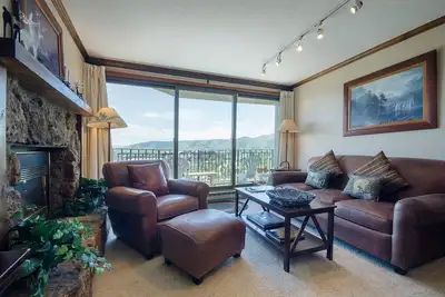 Image de Beau condo à flanc de montagne, de superbes équipements ~ fantastique de ski dans un endroit!