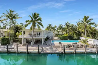 Image de Venetian Shores Pool Home