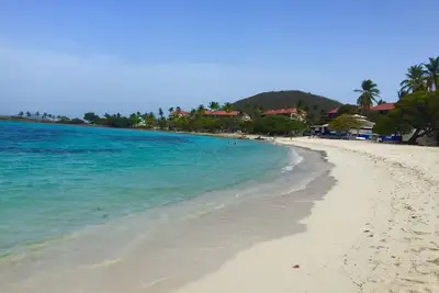 Image de Totally Renovated Summer 2023! Steps From The Pool And Beach