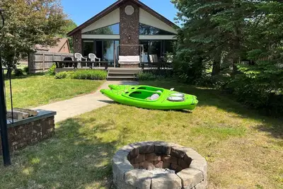 Image de South Lake Leelanau lakefront home, Kayaks/Bikes provided, Clean Sandy bottom  \n