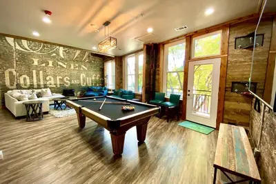 Image de Eliot’s Ness’t: Modern Loft Downtown Hot Springs for 6!