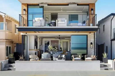 Image de Luxury Oceanfront New Designer Home! Now available for making the Best memories!