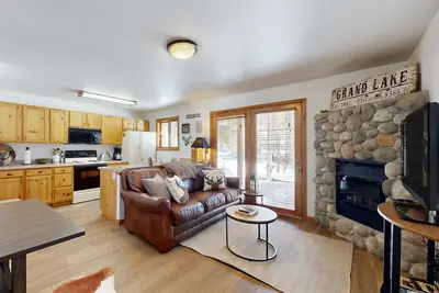 Image de Creekside condo w/ patio, fireplace & open layout perfect for a group getaway