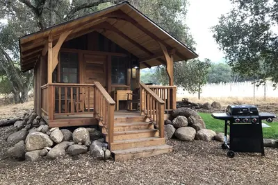 Image de Quiet little cabin in the oaks.