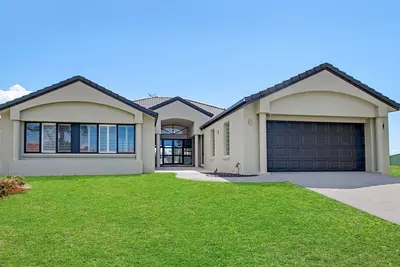 Image de Floating on the Canals - 80 Commodore Cres