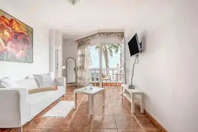 Image de Appartement de vacances \"Carla 2b\" à Playa San Juan avec vue sur la mer et Wi-Fi