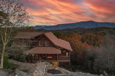 Image de 5br Smoky Mtn Retreat | Panoramic Views + Hot Tub