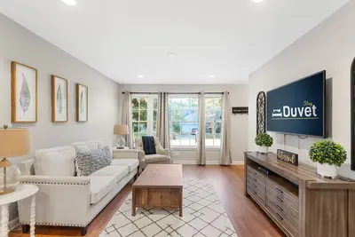 Image de Sweet Magnolia: Chic Haven with Fenced Backyard!