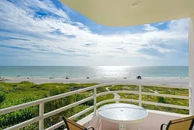 Image de Beachfront Condo with Stunning Gulf Views!