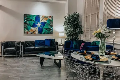 Image de Two Side by Side Condos! 4 Bedrooms 4 baths 2 blocks off Bourbon! Prime Location