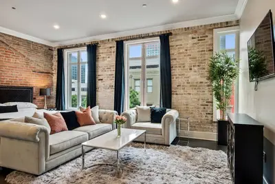 Image de 3 King Beds! Beautiful Luxe Condo, Super Location!