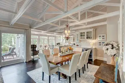 Image de Beautiful Lakefront Home on Lake Lanier Double Deck Dock, Marinas Nearby 5 Star