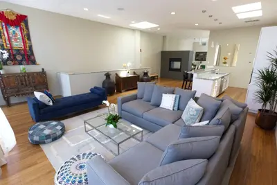 Image de Spacious and serene getaway in downtown Menlo Park.