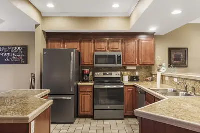 Image de Spacious Golf Condo with Sunroom/ Indoor Pool Access/Ticket and Golf Discounts