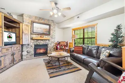 Spacious Country Cabin (2br+Loft) in Branson Theatre District