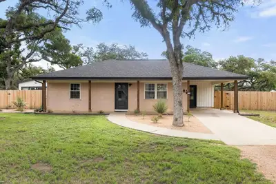 Image de New Spa! Dwntwn Drip Bluff St Cottage & Guest House! Walk to Food, Bars & Music!