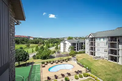 Image de 2 Bedroom, 2 Bathroom Golf Condo featuring Private, Covered Balcony with Pool View