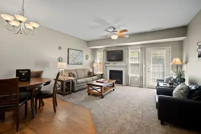 3 Bedroom, 2. 5 Bath Townhouse with Gas Fireplace, Whirlpool Tub, Patio with Gas Grill