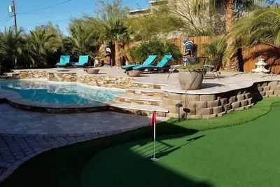 Image de The Private Oasis - Pool, Spa & 5 Hole Putting Green!