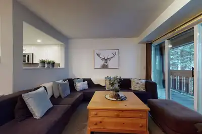 Image de Whistler Village Family Condo with Pool and Hot Tub Area