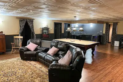 Image de Friends, Fires, and Lake Views Await! *King Bed* Private Lake Access