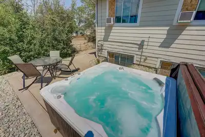 Image de 420 Ps5 Hottub Arcade Theater PoolTablePinball