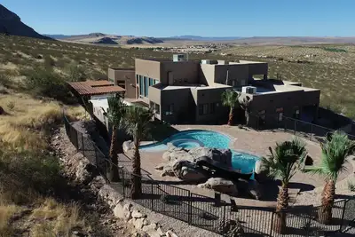 Image de Cliff Dwellers A Spectacular 5 Bedroom home just east of Sand Hollow Reservoir