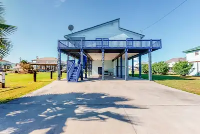 Image de Beautiful, dog-friendly home - ocean views & short walk to beach