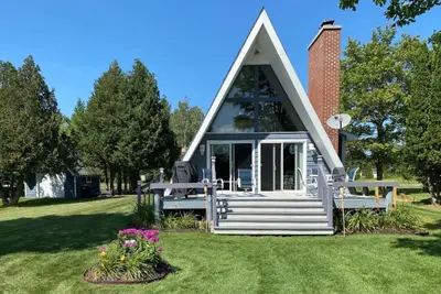 Image de Four-season lakefront charm in Northern Michigan