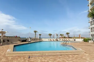 Image de Miramar Beach | Couples Beach Weekend | Pool + Golf