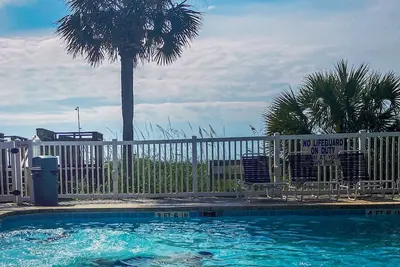 Image de Ocean Cove 204  - Oceanfront Condo in Garden City Beach, Sc