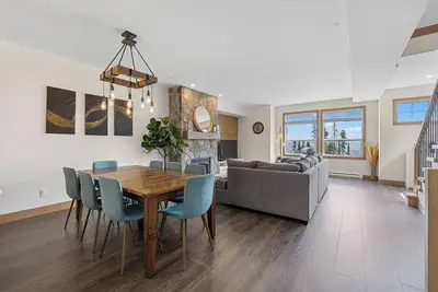 Image de Duplex with private hot tub