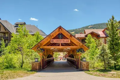 Image de Family-Friendly Condo w\/ Mountain Views, a Shared Hot Tub, & Loft
