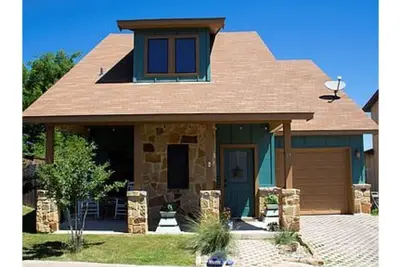 Image de The Groovy Getaway in the heart of Texas wine country