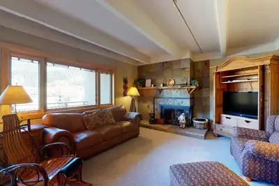 Image de Charming mountain condo w/Vail Pass views, gas fireplace, deck, & shared hot tub