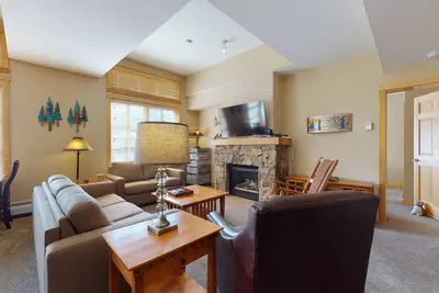 Image de Well-equipped condo near the slopes w/mtn views, shared hot tub & gym