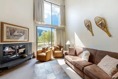 Image de Skier studio with ski views, shared hot tub and sauna - close to ski lifts